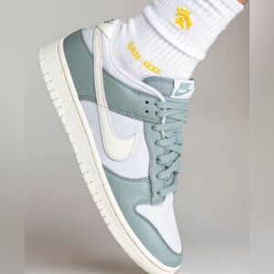 Nike Dunk Low Retro Mica Green/ Sail-Photon Dust Women’s Size 5/ 3.5 Kids 🩵
